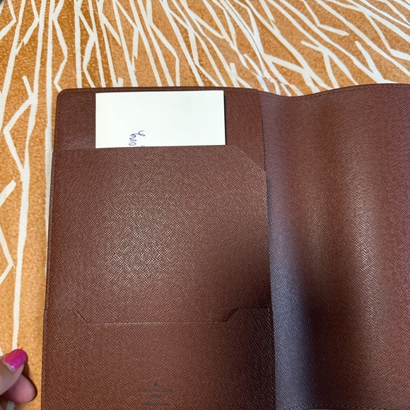 Desk agenda cover in very good condition. Please see all pictures. - Picture 10 of 15